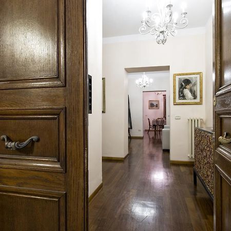 Fontana De Trevi Apartment Рим Номер фото