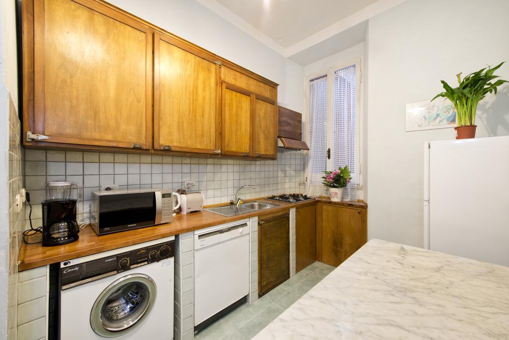 Fontana De Trevi Apartment Рим Номер фото