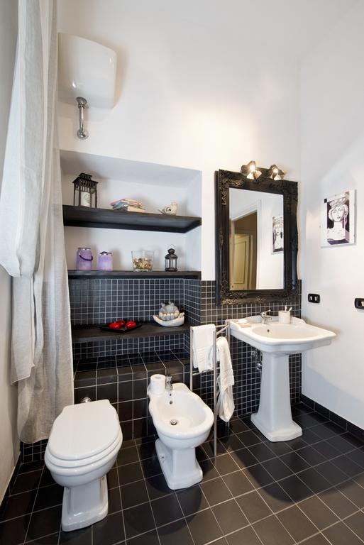 Fontana De Trevi Apartment Рим Номер фото