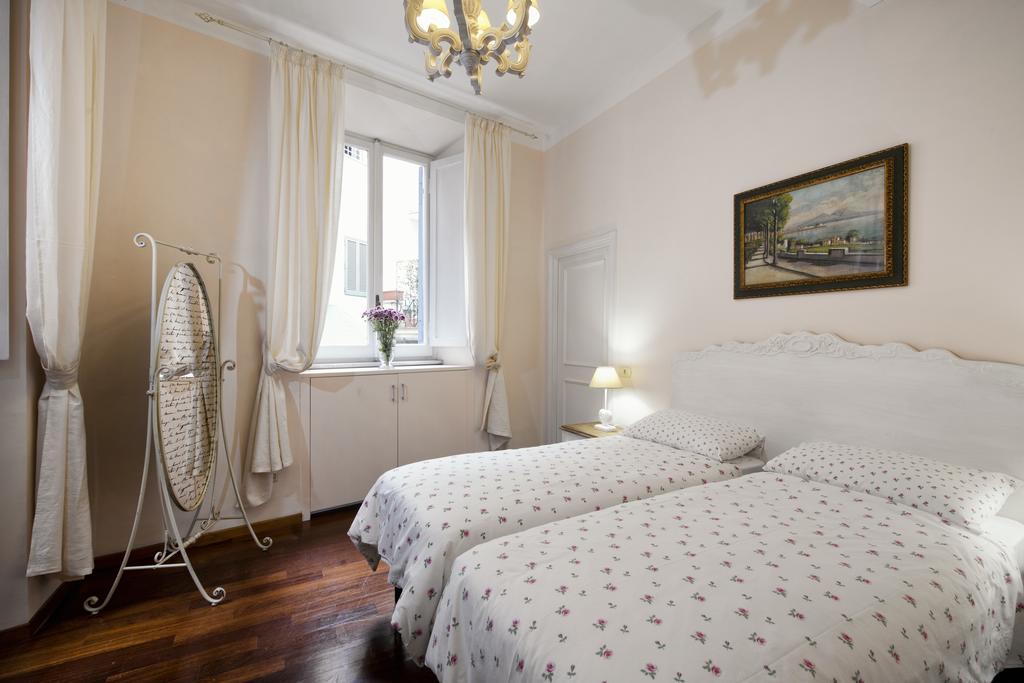 Fontana De Trevi Apartment Рим Номер фото