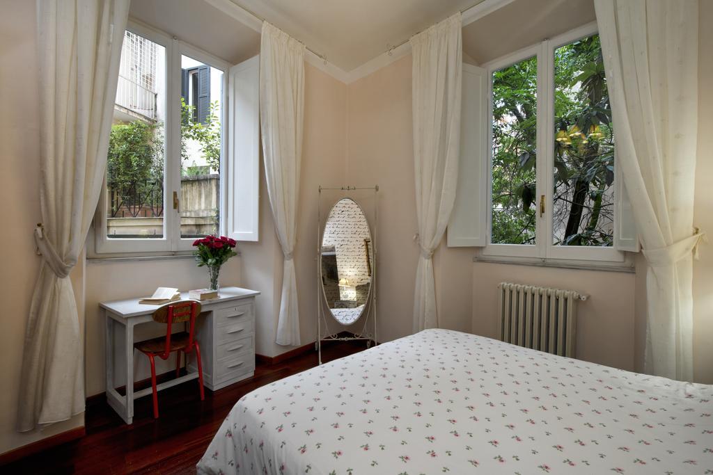 Fontana De Trevi Apartment Рим Номер фото