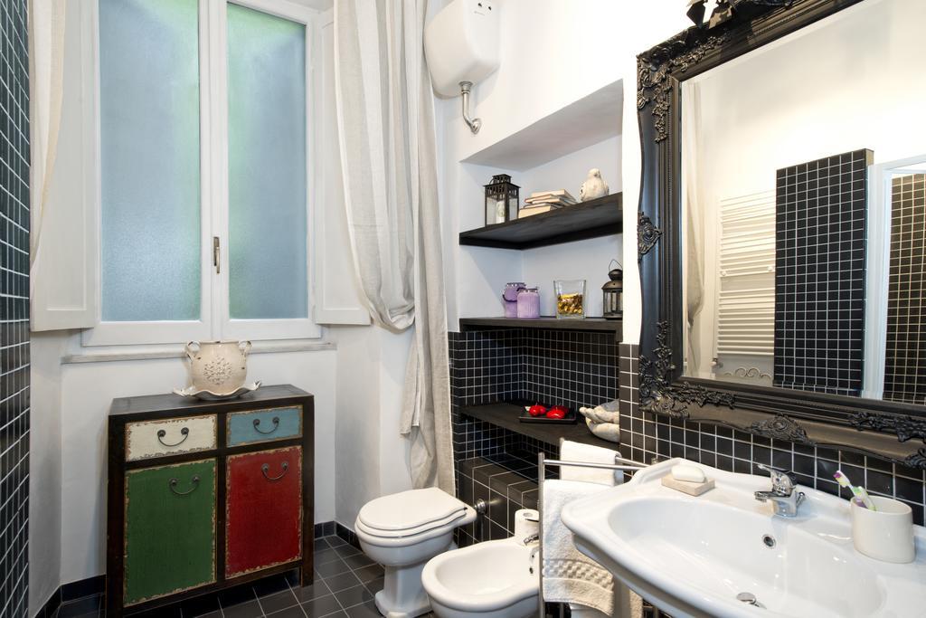 Fontana De Trevi Apartment Рим Номер фото