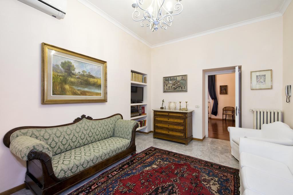 Fontana De Trevi Apartment Рим Номер фото