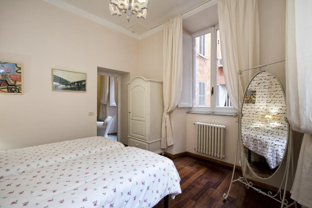 Fontana De Trevi Apartment Рим Номер фото